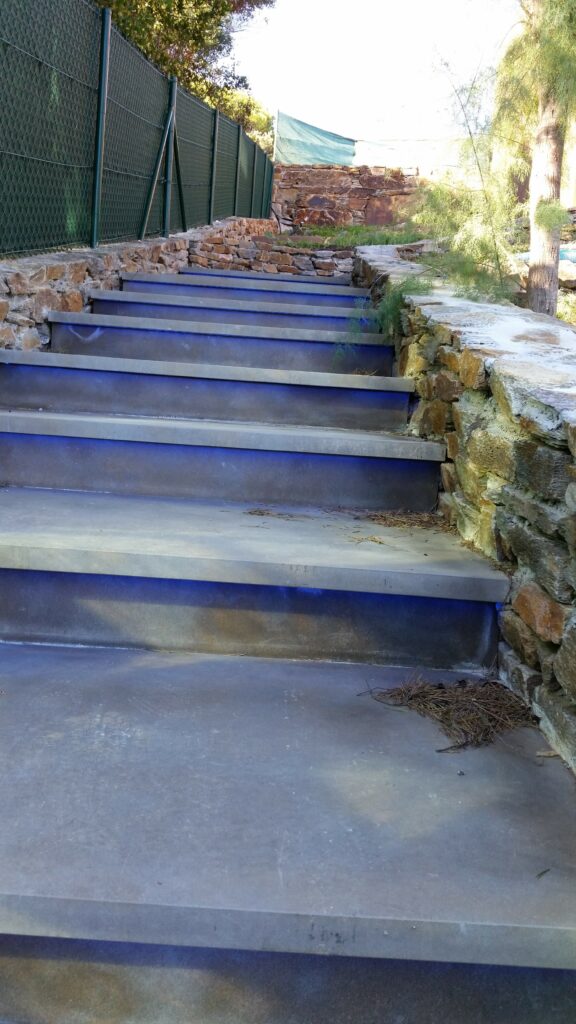 Escalier extérieur éclairé par LED