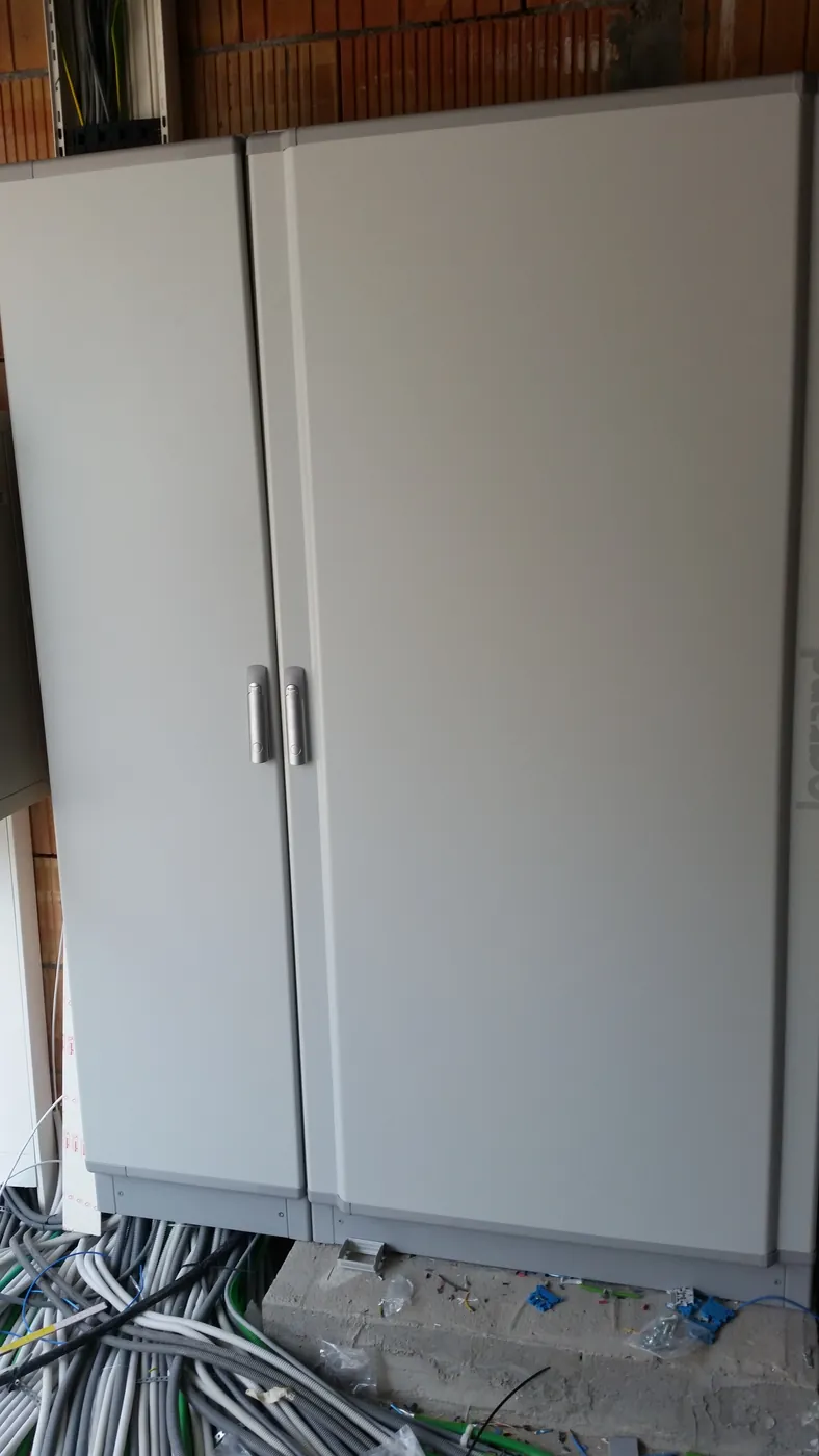 Armoire électrique domotique fermée en rénovation