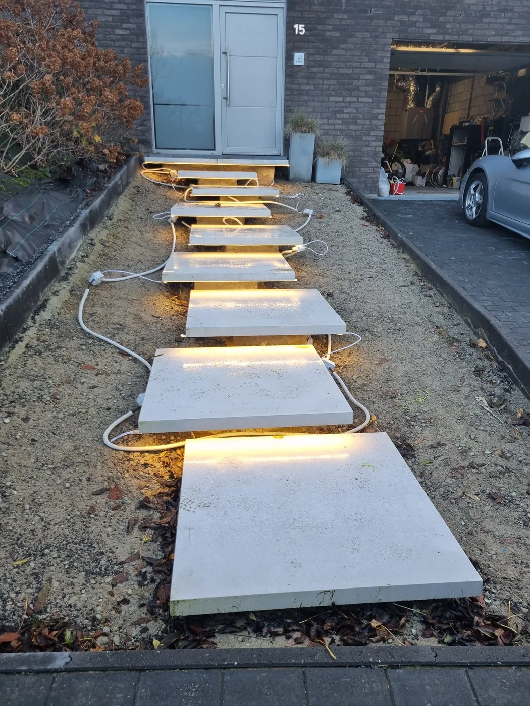 Dalles d'allée avec éclairage LED intégré