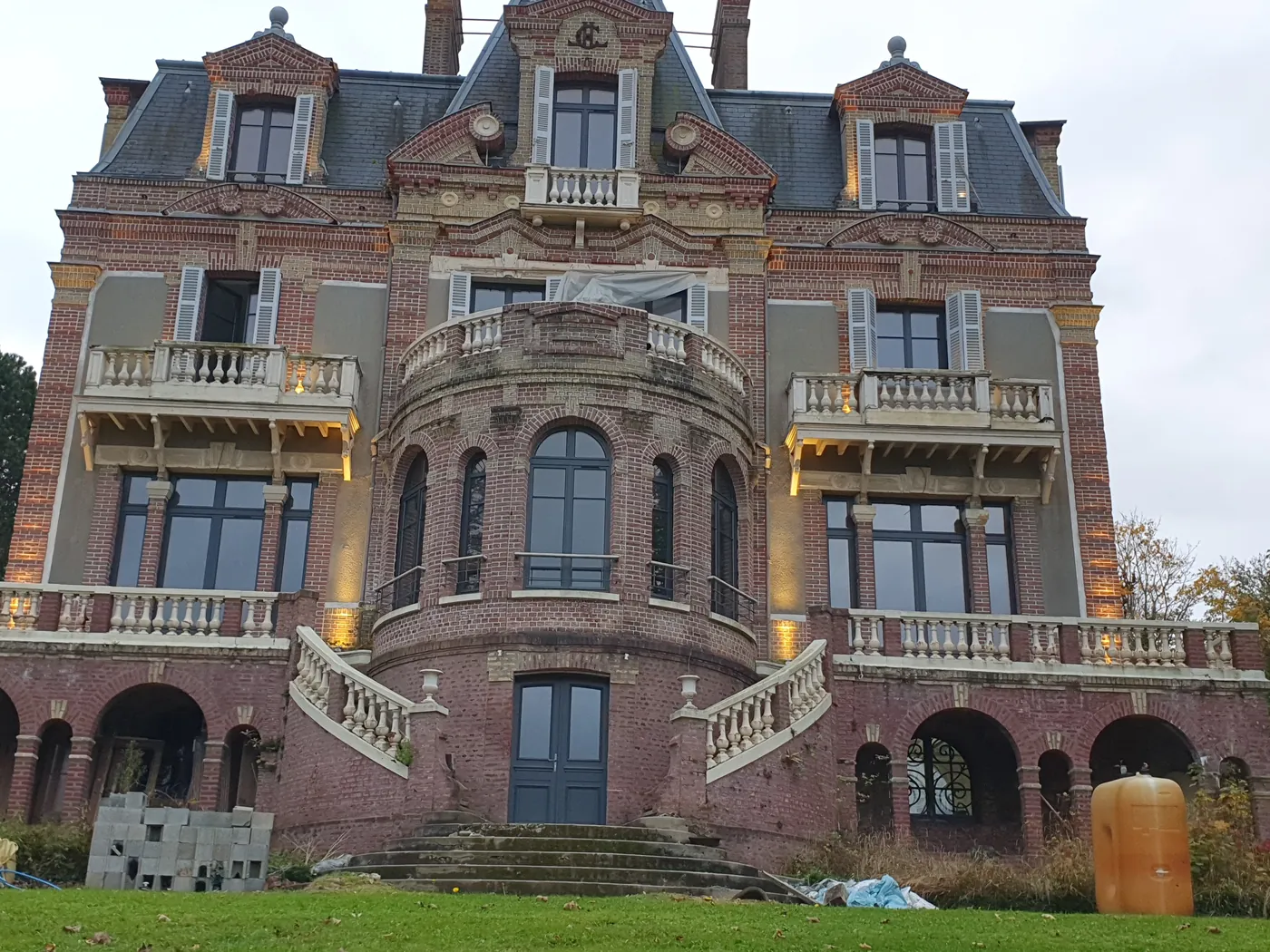 Mise en lumière de façade d'un château